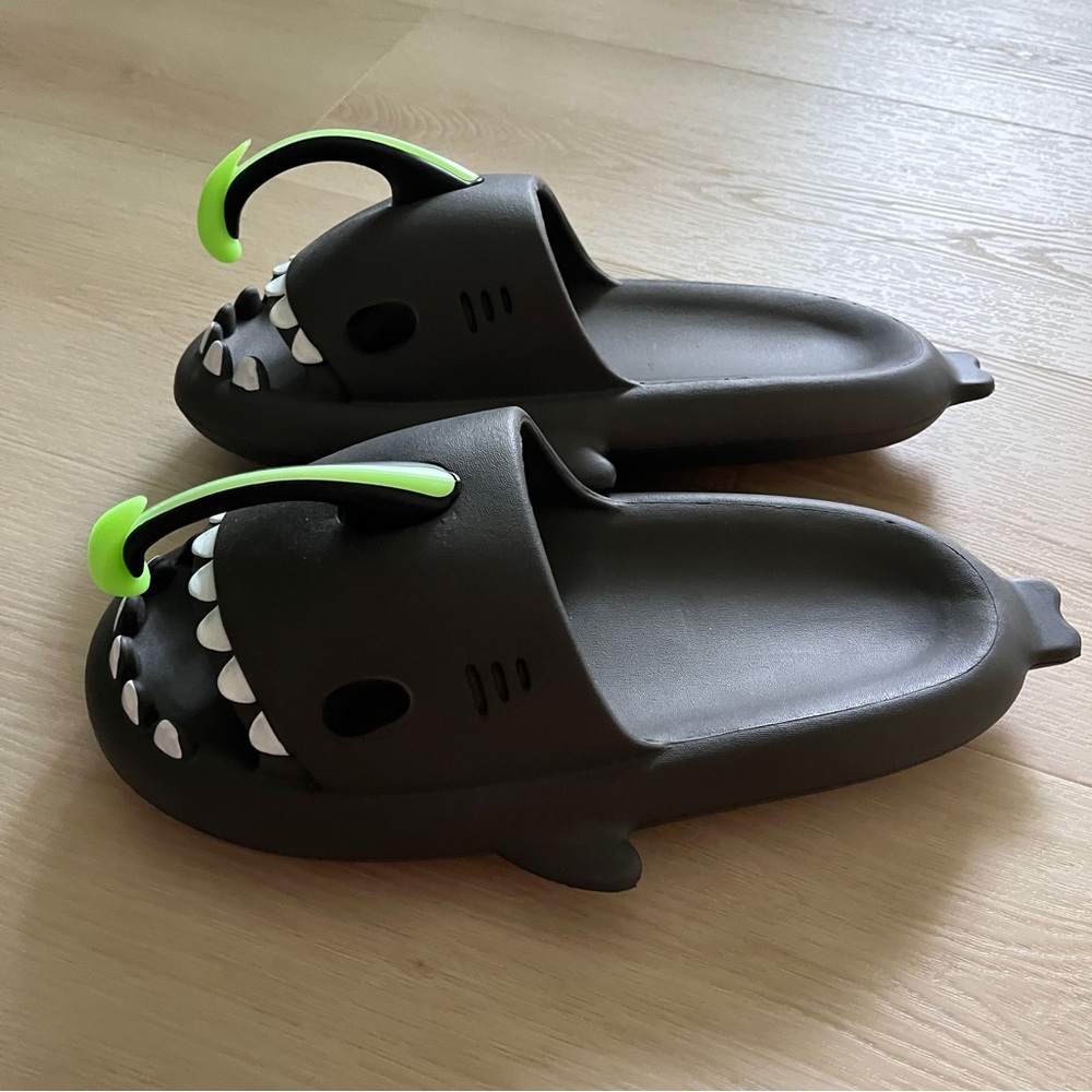 Mens size 12-13 cloud slides charcoal grey with angler fish and whale spout - Picture 6 of 8